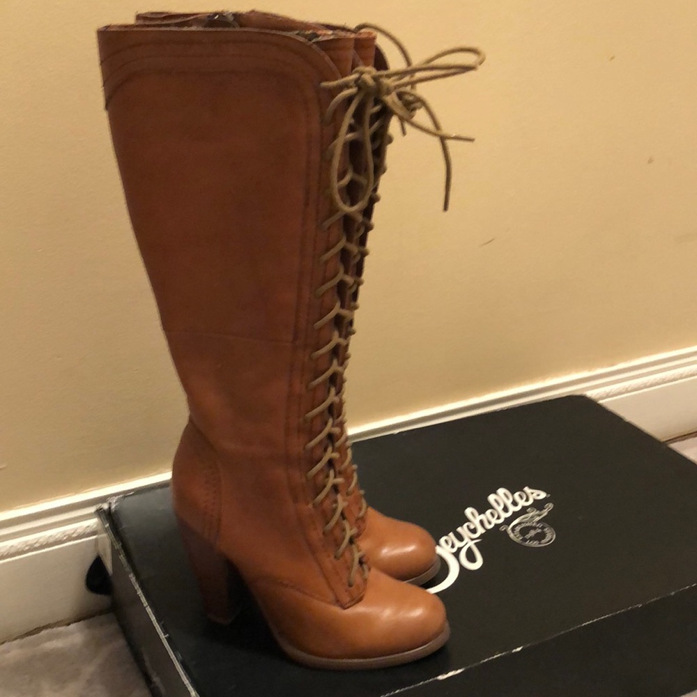 Women’s lace up boots. Barely worn!